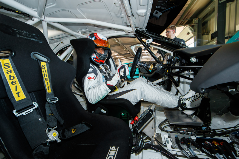 Illustration for article titled Jaguar’s I-Pace eTROPHY Race Car Does Some Amazing Things With Electricity